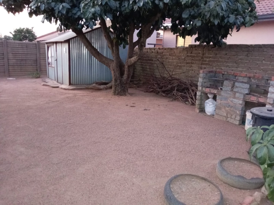 2 Bedroom Property for Sale in Mabopane Unit X North West